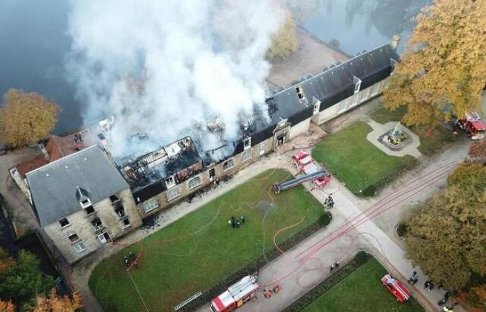 Testimonianze, foto, ricostruzione: cinque anni dopo, il nostro fascicolo sull'incendio al municipio di