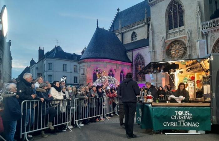 Il grande pubblico del giorno a La Ferté-Bernard per lo show televisivo Tous en Cuisine