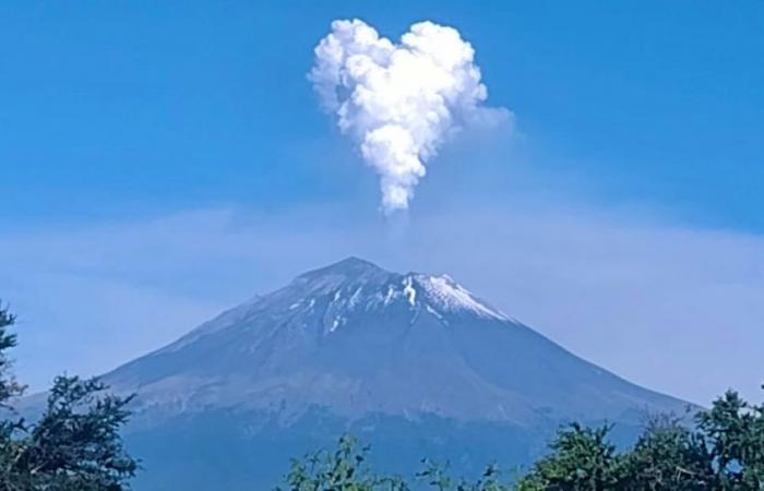 Spettacolo affascinante: un vulcano manda un messaggio d’amore eterno e fa rivivere un’antica leggenda