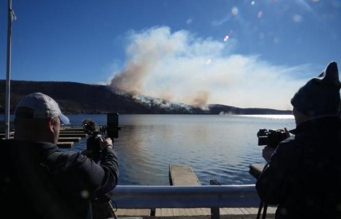 Incendi in aumento, meno acqua: la regione di New York nella morsa di una siccità “insolita”.