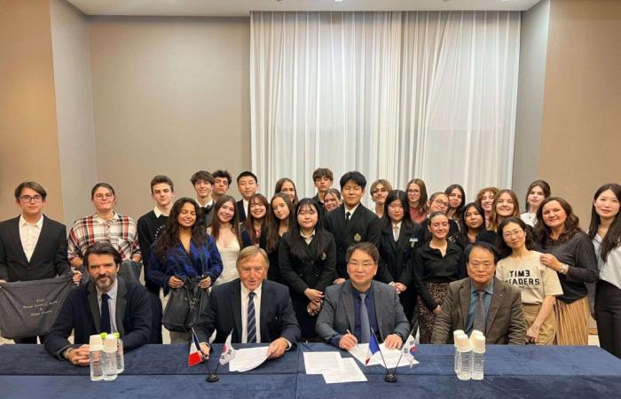 studenti delle scuole medie e superiori dell'Alzon Institute in Corea del Sud