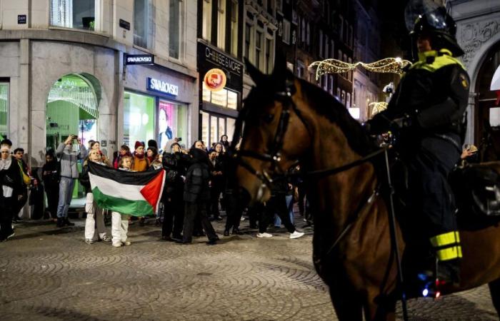 diverse decine di attivisti filo-palestinesi arrestati durante una manifestazione vietata ad Amsterdam