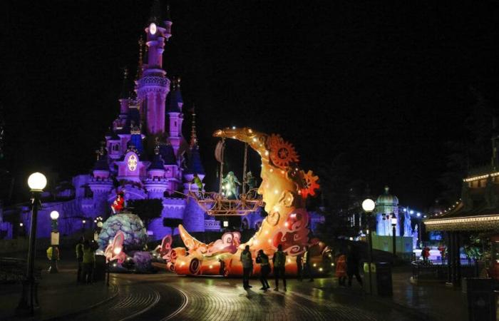 Disneyland Paris fa pagare i posti migliori per la sfilata