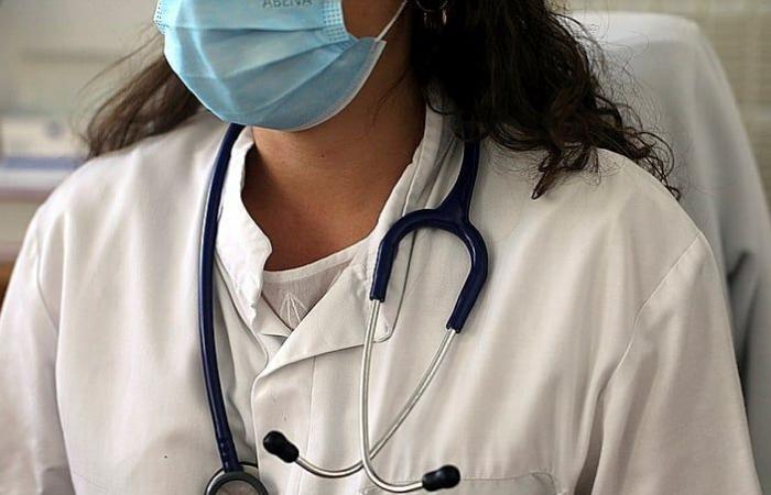 Indossare una maschera è nuovamente obbligatorio negli ospedali dell'Ile-de-France