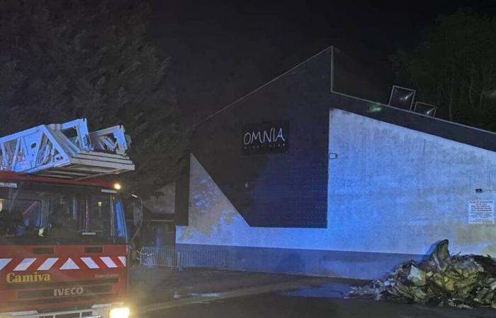 A Côtes-d'Armor, un incendio distrugge gran parte di una discoteca