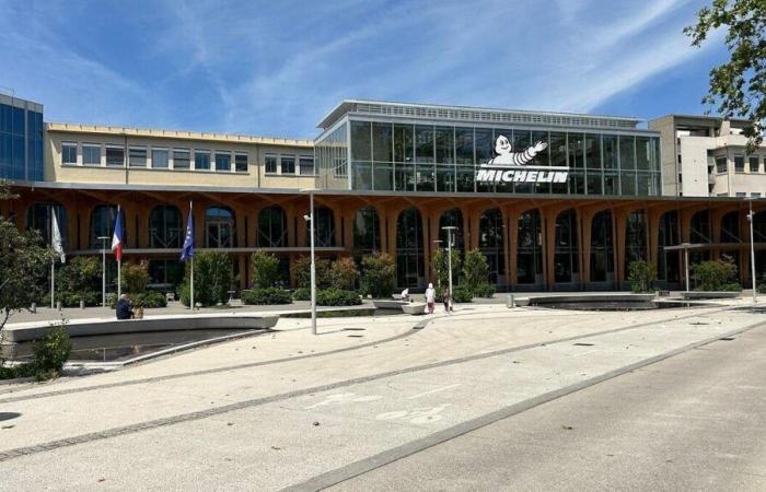 Quattro autobus del Morbihan e del Maine-et-Loire diretti alla “manifestazione Michelin” a Clermont-Ferrand questo mercoledì mattina