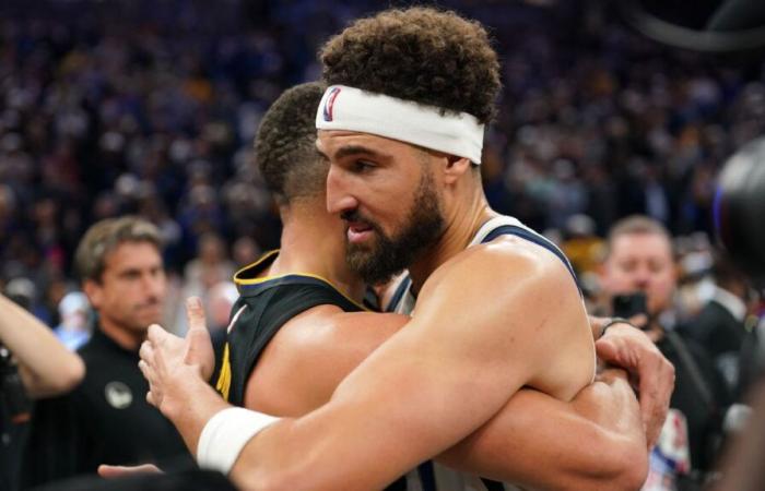 Klay Thompson dei Mavs celebrato dai Warriors al ritorno della Bay Area