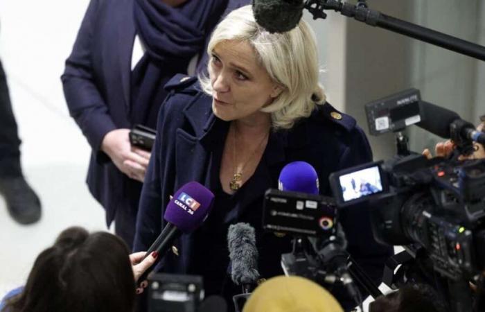 Cinque anni di carcere e cinque anni di ineleggibilità richiesti a Marine Le Pen