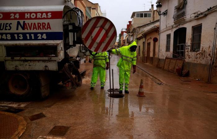 Gli spagnoli si preparano ad altri temporali due settimane dopo le mortali inondazioni di Valencia