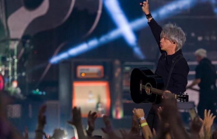 Gli Indochine trasmetteranno le foto delle persone decedute inviate dai loro fan sul palco