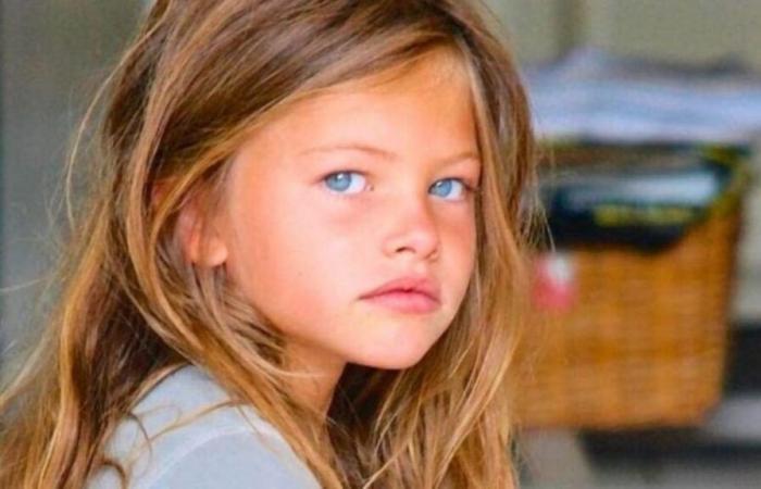 14 anni dopo la sua incoronazione, la “bambina più bella del mondo” usa questa maschera a meno di 12 euro per sfoggiare una pelle perfetta