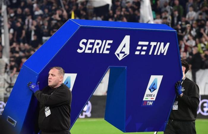 TV: In Francia la Serie A è gratis, per ora è a pagamento