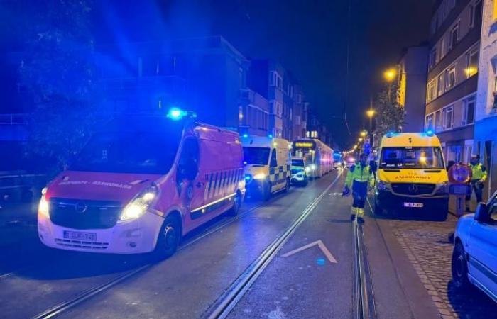 Bruxelles: la prognosi vitale di una persona dopo l’incendio a Uccle (foto)