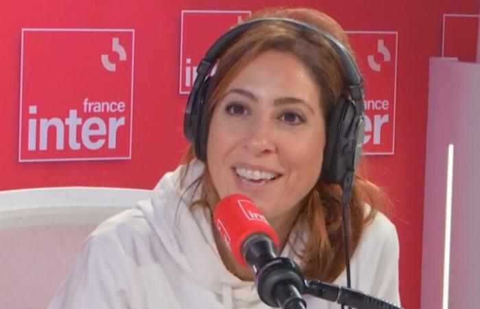 Léa Salamé fa una serie di espressioni imbarazzanti davanti a Julien Doré, il cantante reagisce (VIDEO)