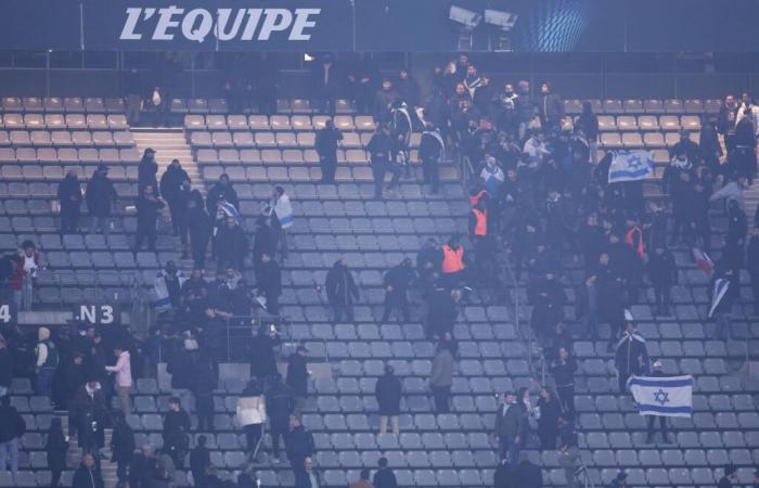 tafferugli sugli spalti, giornalisti respinti dalla polizia all'ingresso dello Stade de France… Seguite la nostra diretta