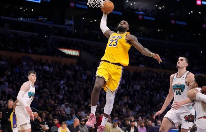 LeBron solleva i Lakers superando i Grizzlies con una tripla doppia da 30 punti