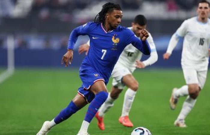 in uno Stade de France in gran parte deserto, i Blues concedono un pareggio contro Israele e si qualificano per i quarti