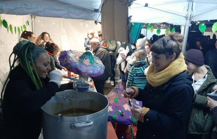 questo villaggio celebra la zuppa con degustazioni illimitate, gare di cucina e intrattenimento