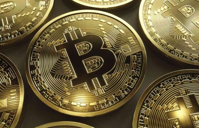 La corsa dei prezzi di Bitcoin continua mentre supera i 93.000 dollari