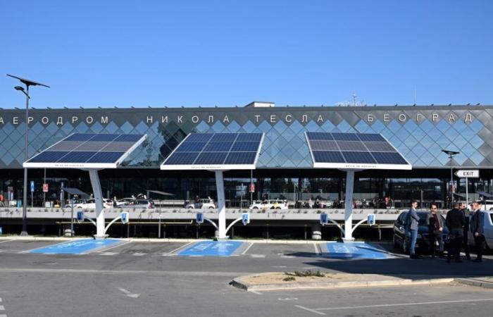 Dieci posti per la ricarica dei veicoli elettrici installati presso il Premium Parking P1 dell'aeroporto di Belgrado