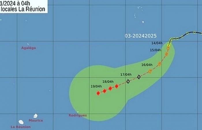 il sistema di bassa pressione dista 2.450 km nel settore Est-Nord-Est