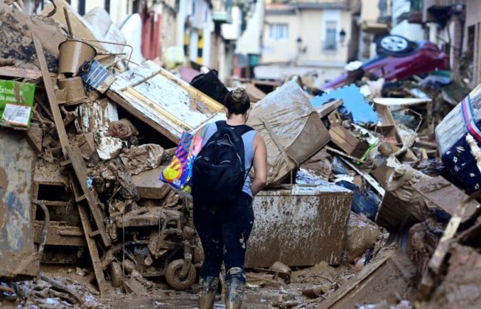 i corpi di due giovani fratelli ritrovati due settimane dopo l'alluvione