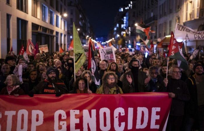 Manifestazione a Parigi contro un gala a sostegno di Israele organizzato dall'estrema destra