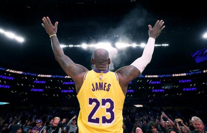 Un’altra tripla doppia di LeBron James porta i Lakers alla terza vittoria consecutiva