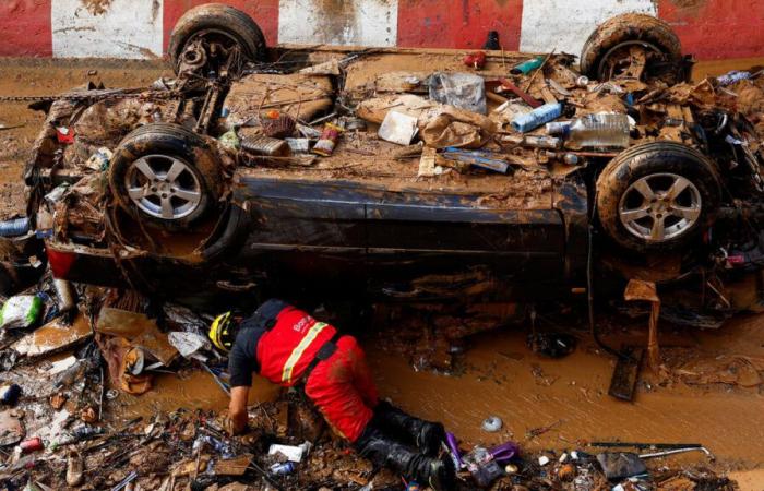 Alluvioni mortali a Valencia: 26 stranieri tra le 216 vittime, 104 avevano 70 anni o più