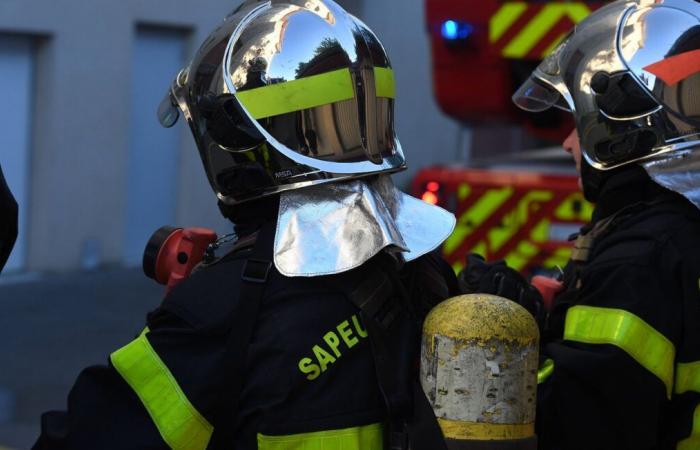 La stufa a gas esplode, provocando un devastante incendio in casa