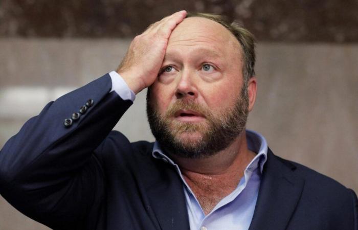 La pubblicazione satirica “The Onion” acquista InfoWars, il sito di cospirazione di Alex Jones