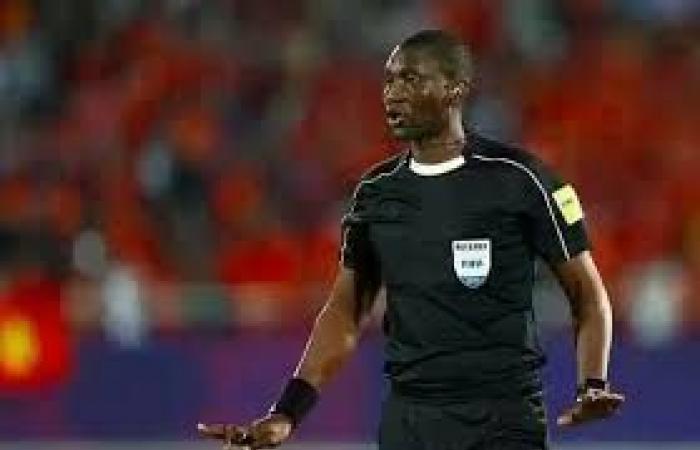 L’arbitro ivoriano Kalilou Traoré fischia