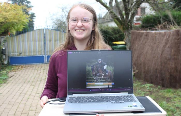 a 16 anni consegue il diploma di maturità e crea la sua compagnia di fotografia equestre