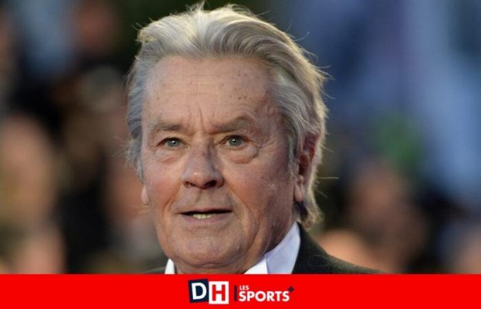 Una nuova biografia afferma che Alain Delon era effettivamente bisessuale: “Le testimonianze lo dimostrano, lo era durante i suoi primi 30 anni”