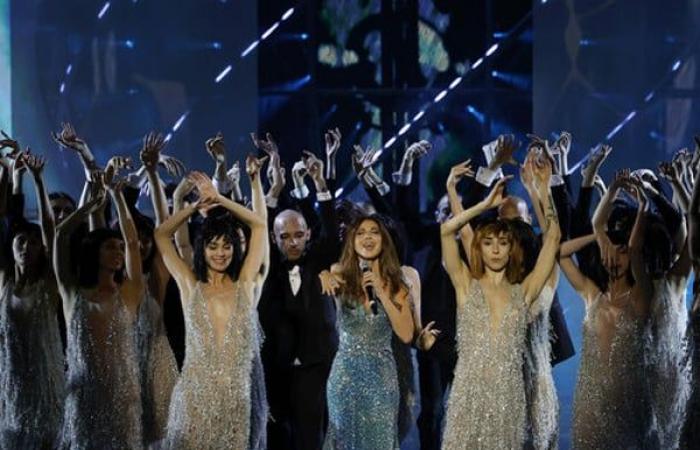 Celine Dion, Jennifer Lopez e Camila Cabello si esibiscono nei panni di Elie Saab durante la sfilata di gala a Riyadh