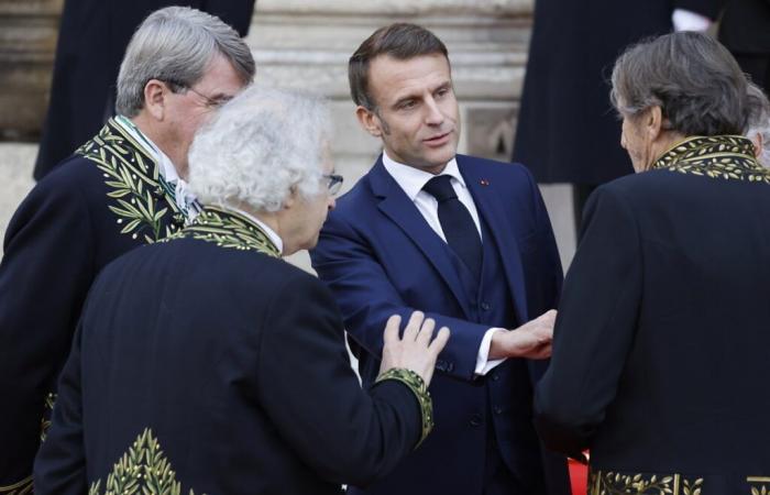 Consegnato a Macron il nuovo Dizionario dell’Accademia di Francia