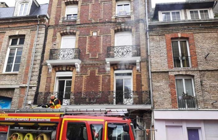 Un incendio in corso nel centro di Dieppe