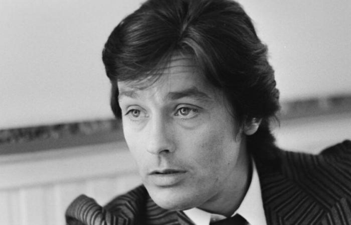 rivelazioni sulla presunta bisessualità di Alain Delon in una nuova biografia