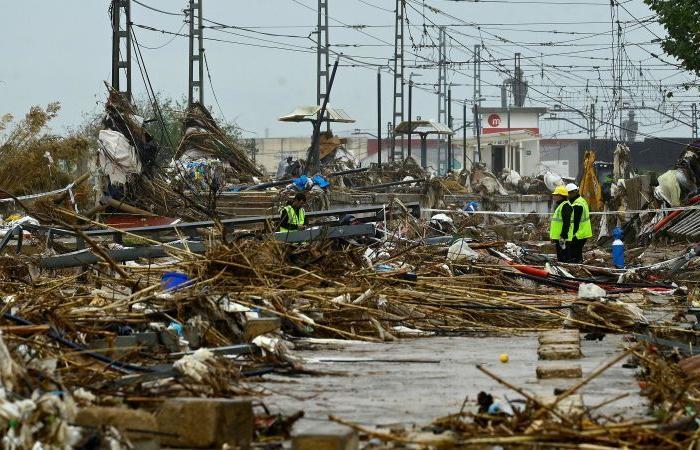 Migliaia di persone sono state evacuate da Malaga mentre alcune aree della Spagna sono state colpite da piogge di quasi un mese in un’ora