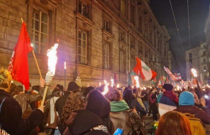 200 persone nelle strade della Presqu'ile