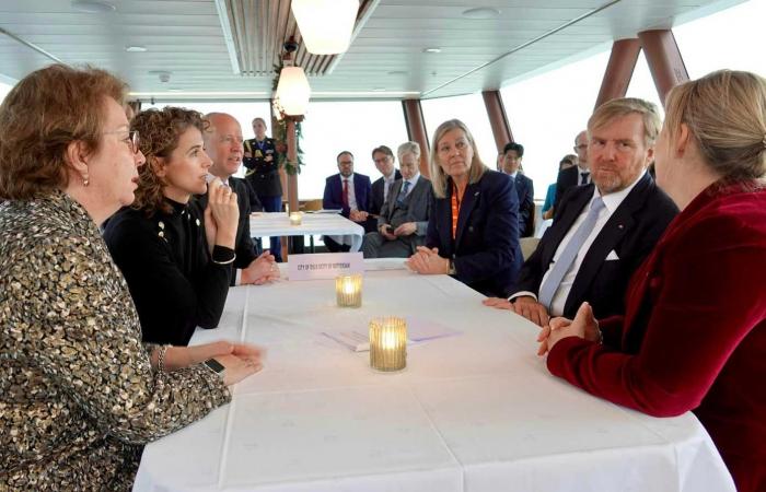 La famiglia reale norvegese invita il re Guglielmo Alessandro a pranzo prima della sua partenza