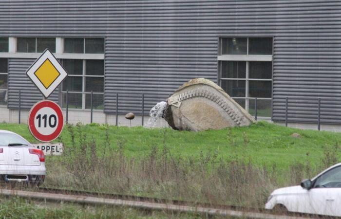 Côtes-d’Armor. Cos’è questa divertente scultura che ti sorprende sul lato della RN12, tra Rennes e Brest?