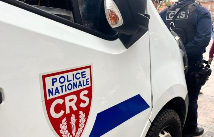 un agente del CRS a riposo viene violentemente aggredito da diversi individui