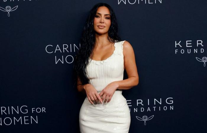 Kim Kardashian afferma che “sta crescendo quattro figli da sola”