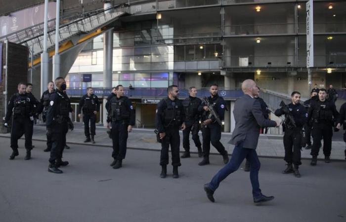 La partita di calcio Francia-Israele è posta sotto massima sicurezza e sorveglianza politica