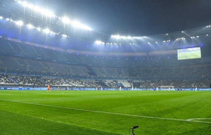 le immagini delle tribune terribilmente vuote dello Stade de France