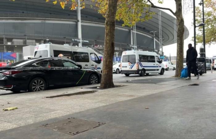 Prima della partita alta tensione, il quartiere dello Stade de France già al coperto