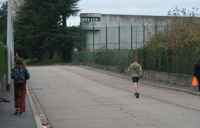 Yvelines: cinque persone avvelenate dopo un incendio scoppiato in una cella del carcere di Bois-d'Arcy