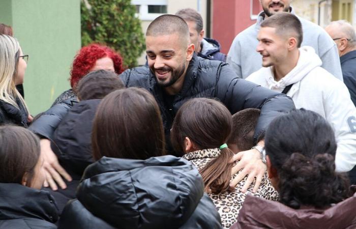 Edon Zhegrova (LOSC) visita un villaggio di bambini abbandonati in Kosovo