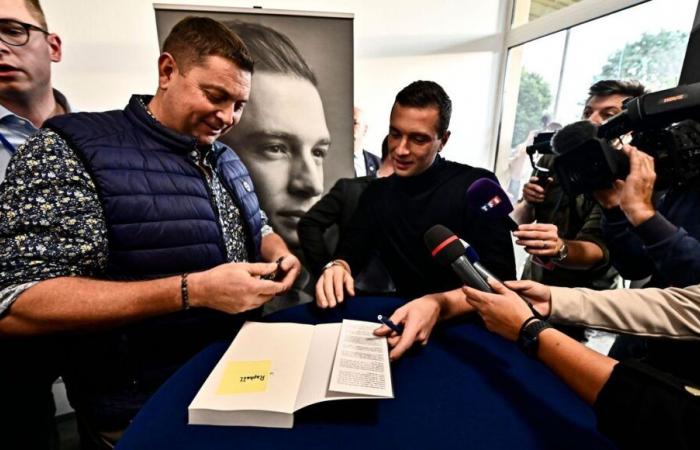 Jordan Bardella a Tolone per autografare il suo libro “Quello che cerco”